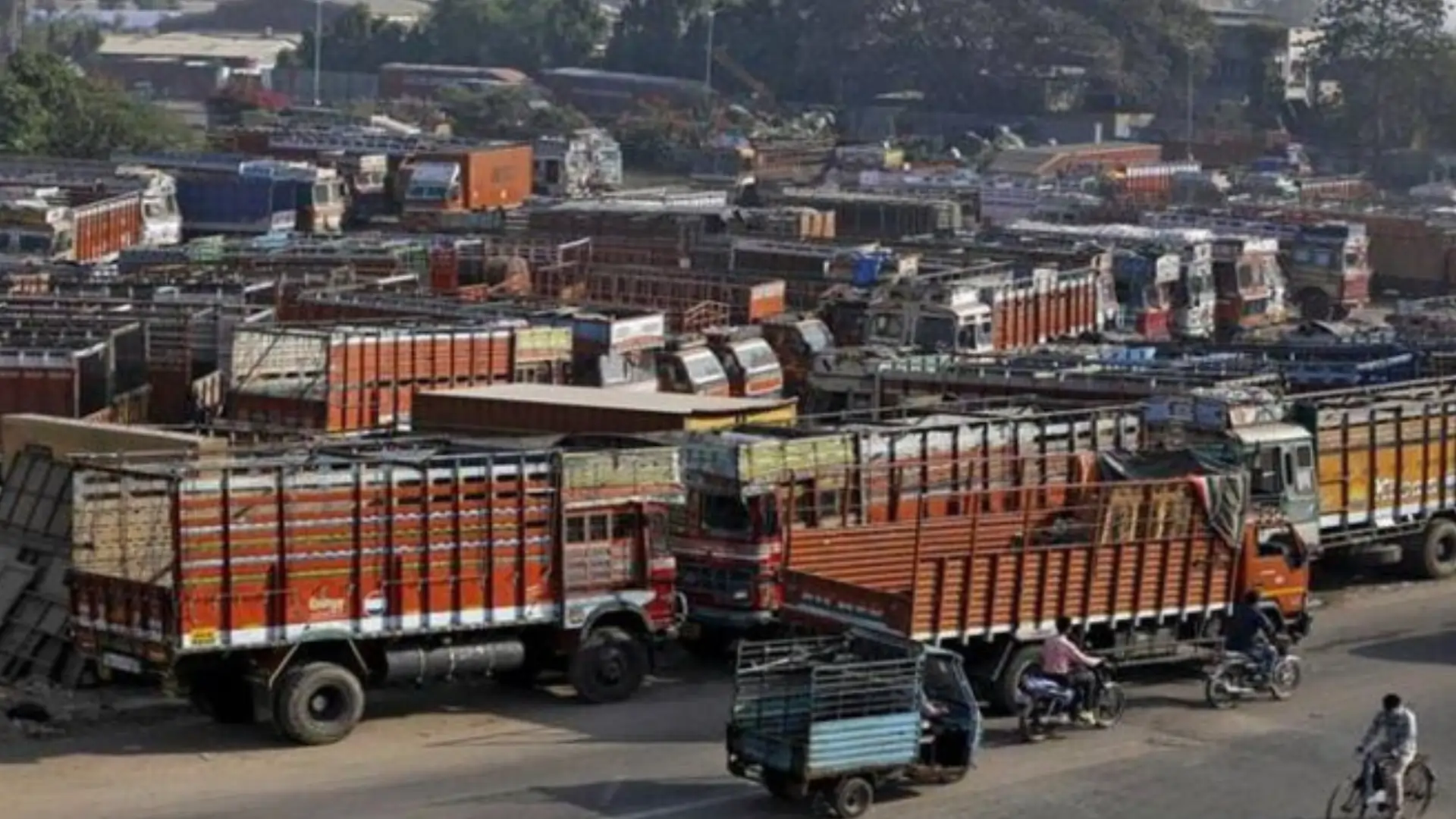 Read more about the article India-Bangladesh Border Trade Hit Hard as DGFT Suspends Key Landport Operations