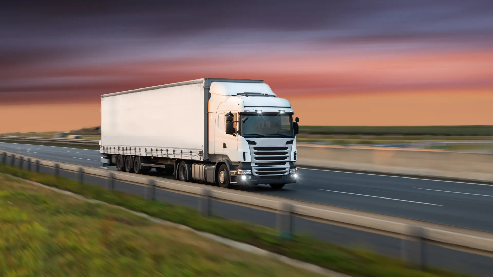 Read more about the article The Exciting HI-TECH Future Of Truckload Transportation – Trends Shaping 2025